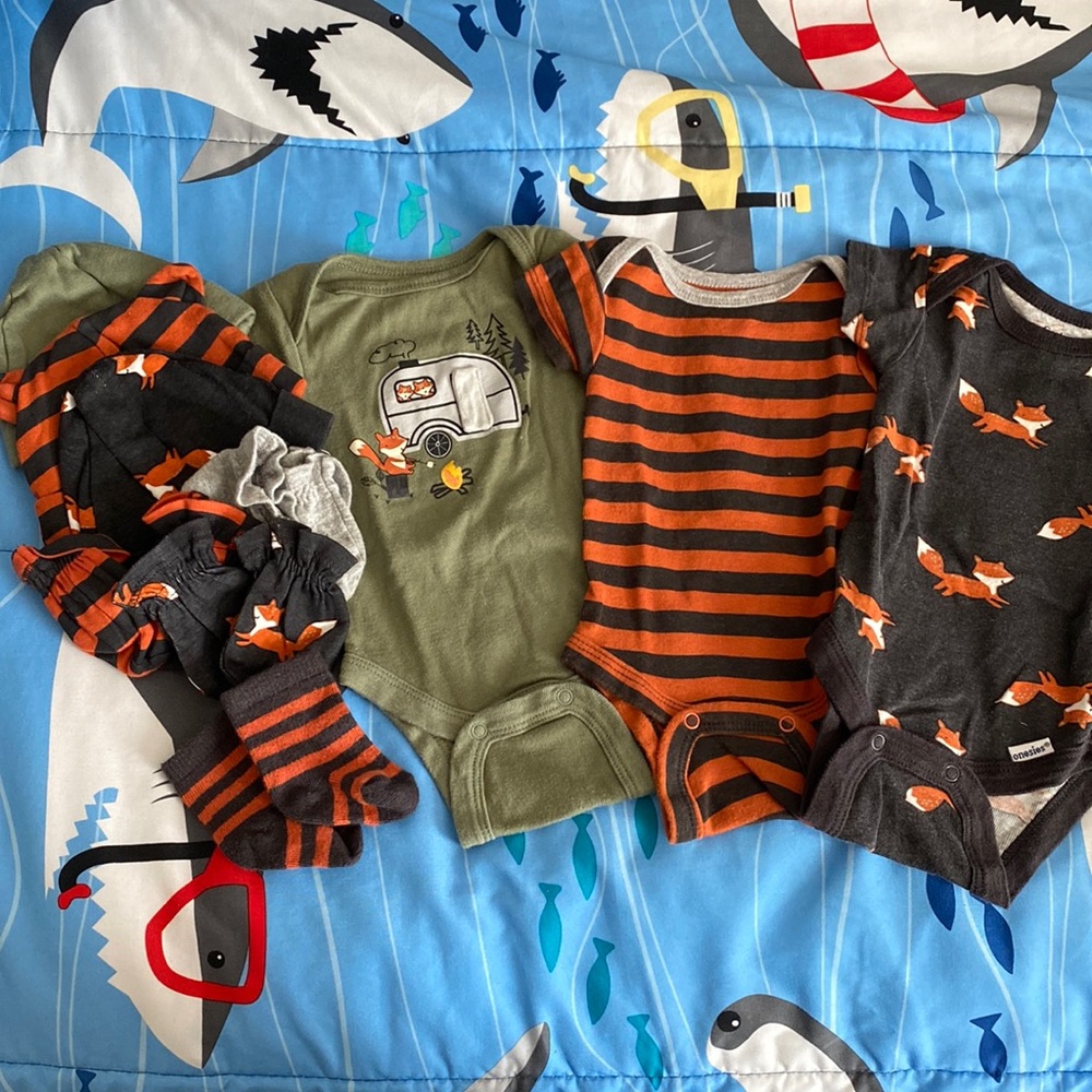 Singlets / Bodysuits / 14 Pieces / Mittens / Socks / Hats